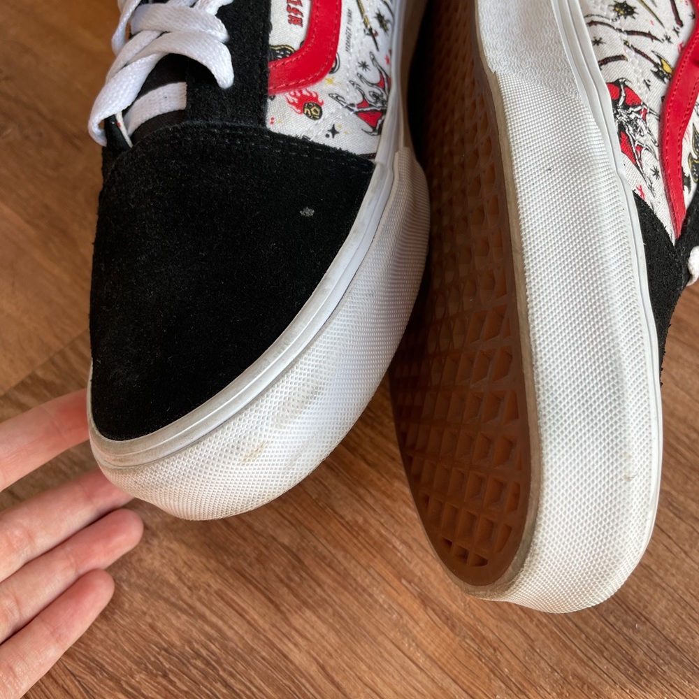 Stranger Things Mens Vans Sneakers Skate Shoes Size 13 Printed Graphic Rare - Picture 4 of 9